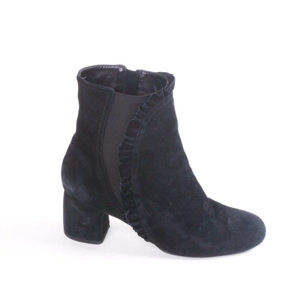 Isaac Mizrahi IMNYC "Shelby" black suede ankle boots!